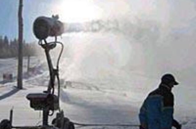 Kol lietuviai kaltina klimatines sąlygas, latviai sniego pasigamina patys 