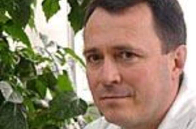 Per mažus pjūvius iš antinksčių pašalintas auglys 