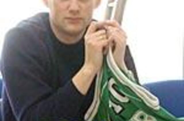 Marškinėlių kolekcionierius nenori ekspozicijos laikyti dėžėse 