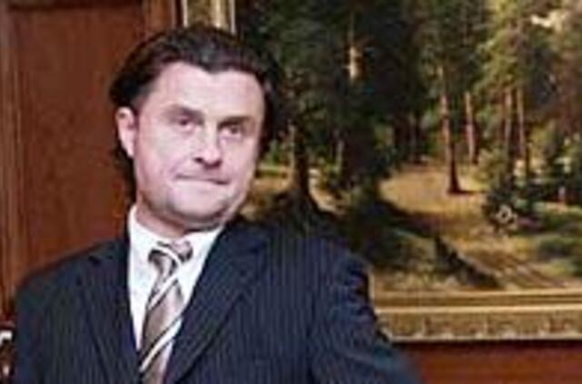 A. Bosas varomas iš savo kabineto 