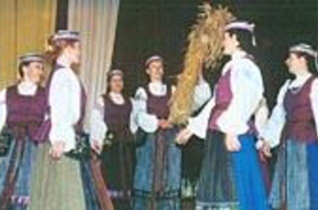 Po Juknaičius skraido "Aukso paukštė" 