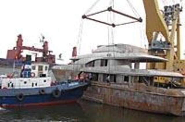 Pastatytas trečias prabangios jachtos korpusas 