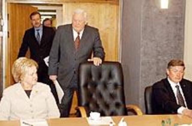 Valdžios kortų namelis sugriuvo 