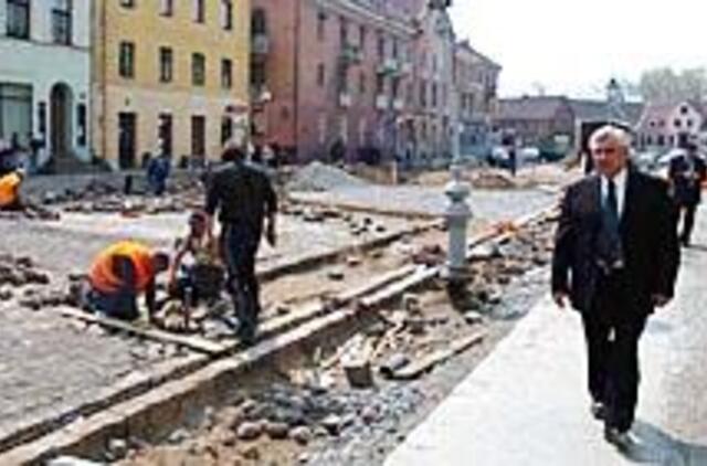 Kaltinti lengviau nei patiems imtis iniciatyvos 