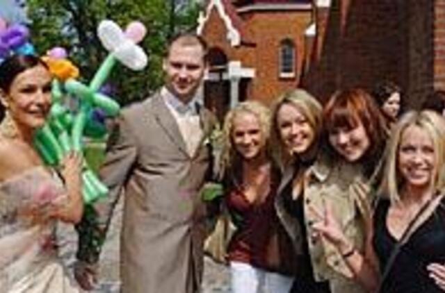 Muzikos kūrėjas vedė Dainą 