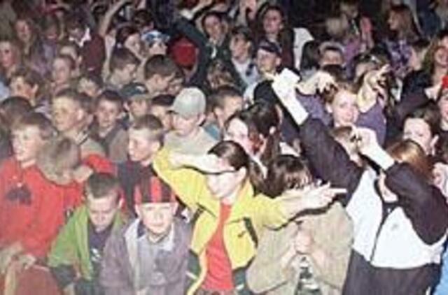 Valdžia nori atgaivinti mokyklinis šokius 