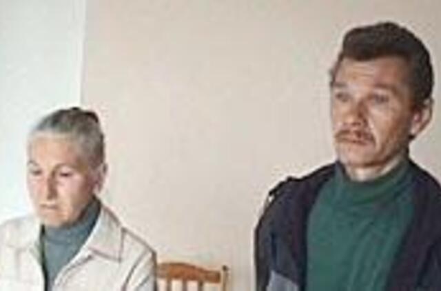 Eurų kontrabanda slėpta skėtyje 