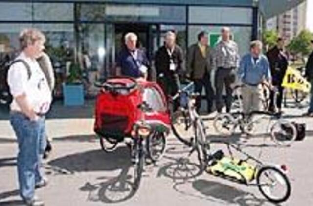 Dviračių takų tiesimas palygintas su satanistine politika 