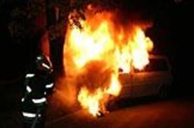 Moksleivis nuo ugnies išgelbėjo sužeistą vairuotoją 