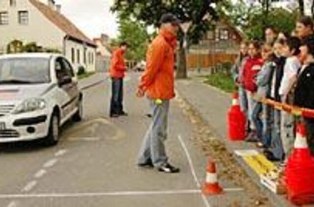 Vaikai mokomi saugaus eismo 