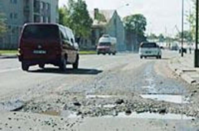 Valdininkas spjovė į pažadą dėl duobės 