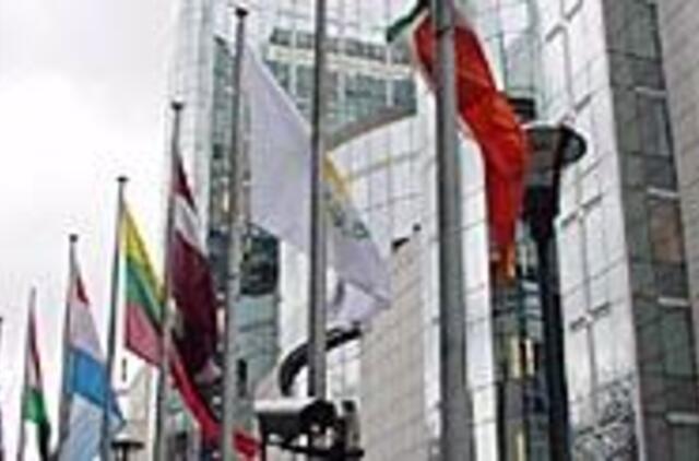 Briuselis spaudžia, Strasbūras nepasiduoda 