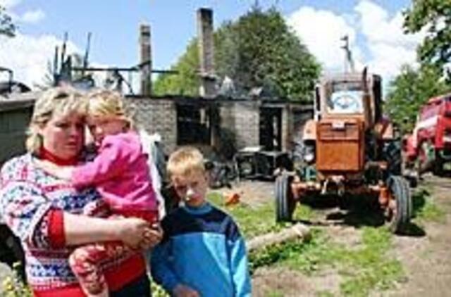 Ugnis pagailėjo tik dokumentų 