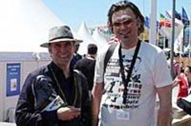 AXX dalyviams duotas startas įjungti kameras