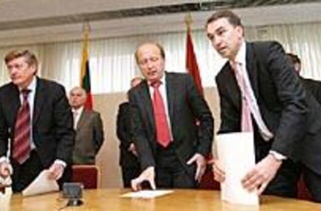 Valdžios statyboje - "gelbėtojų šou" 