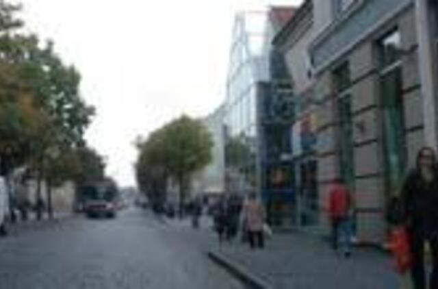 Tiltų gatvėje neliks asfalto 