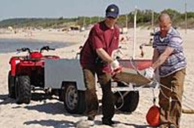 Plūdurai skelbia maudynių pradžią 