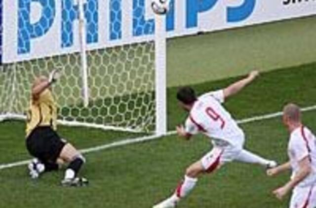 Pradėta klaidomis, baigta favoritų pergale 