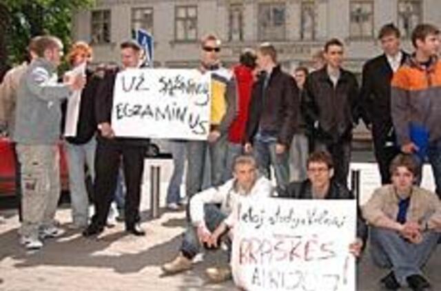 Sesija baigėsi, problemos - ne 