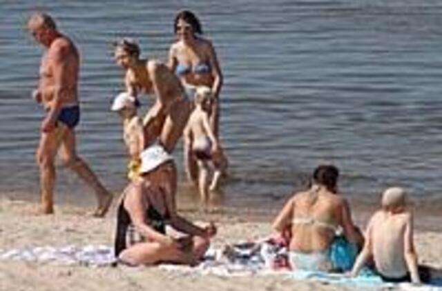 Ramūs paplūdimiai atgyja naktimis 