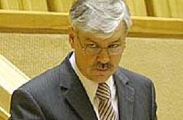 Smūgis iš kairės - pro šalį 