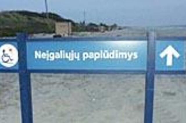 Neįgaliesiems jų paplūdimyje skirta tik lentelė 