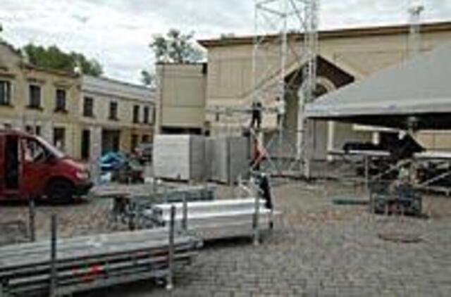 Prieššventinė įtampa "išmušė" saugiklius 