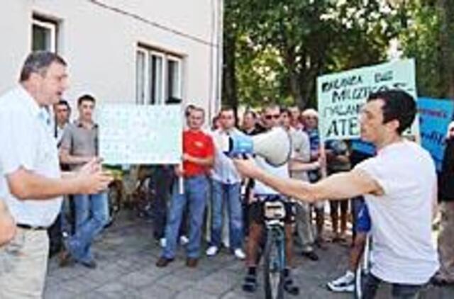 Piketavo prieš "močiučių Palangą" 