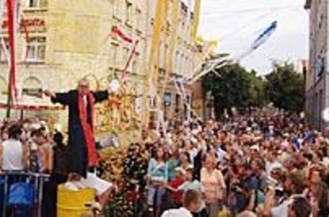 Jūros šventė prasidėjo su trenksmu 