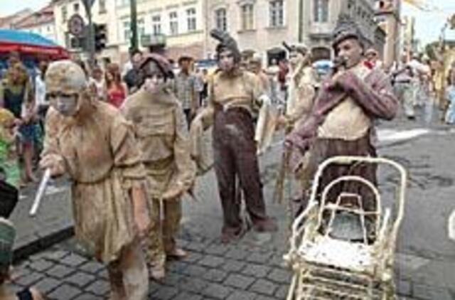 Tradicija švęsti - stipresnė už kritiką 