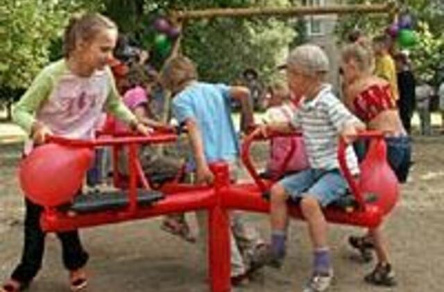 Vaikams - naujos žaidimų aikštelės 