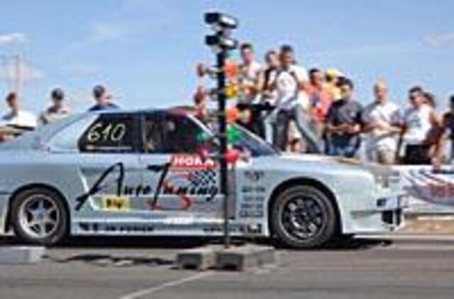 Kasmetinėse lenktynėse - pirmosios avarijos 