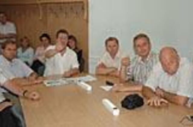 Naujoji valdžia numetė komisarui gelbėjimosi ratą 