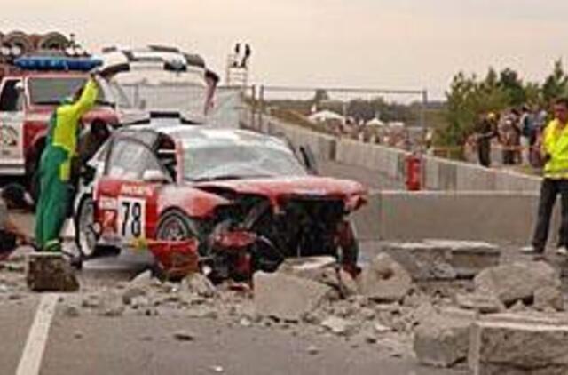 Avarijos nesutrukdė "Porsche" triumfui 