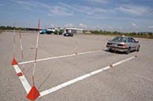 Autodromo vizija blaškoma absurdo vėjų 