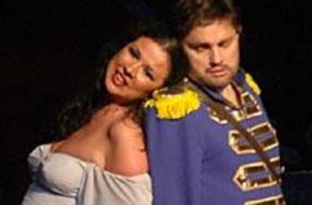 Fatališkų moterų dvikova - Karmen prieš Serpiną 