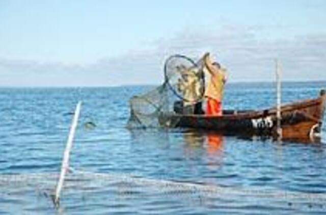 Vasarą neverta drausti žvejybos 