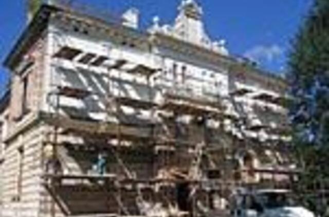 Atkuriamas Vilkėnų rūmų grožis 