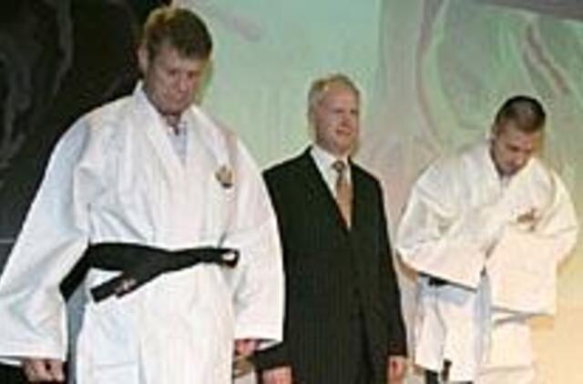 Krepšininkai stiprybės semsis iš "Švyturio" dovanos - kimono 