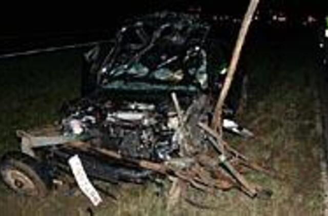 Į neblaivaus kaimiečio vežimą atsitrenkė keturios mašinos 