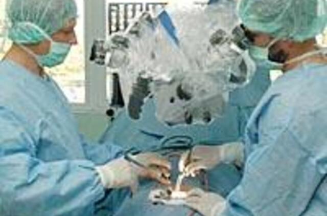 Nauju mikroskopu - sudėtingiausios operacijos 