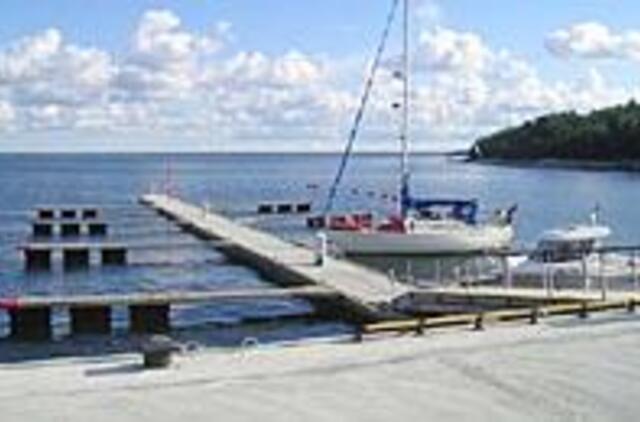 Estai pasistatė uostą miške 