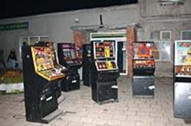 Maisto parduotuvės sandėlyje - nelegalus lošimo salonas 