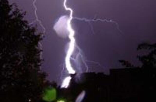 Sutaupyti padės su kaimynais pasidalytas žaibolaidis 