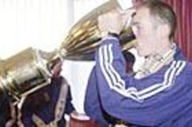 L. Valius keliasi į brazilišką aplinką