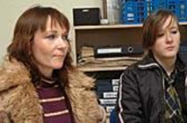 Nekontroliuojami kosmetikai žaidžia su ugnimi 