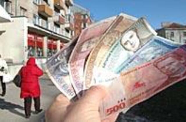 Lietuviškų litų moterys nepuošia, nes nenusipelnė 