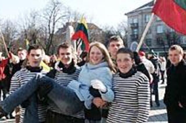 Šventinis chaosas: pirmadieniais - poilsis, šeštadieniais - į darbą 