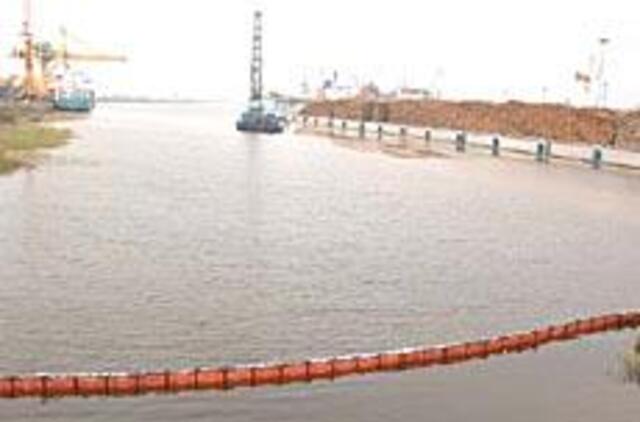 Išlietas mazutas grasino Vilhelmo kanalui 