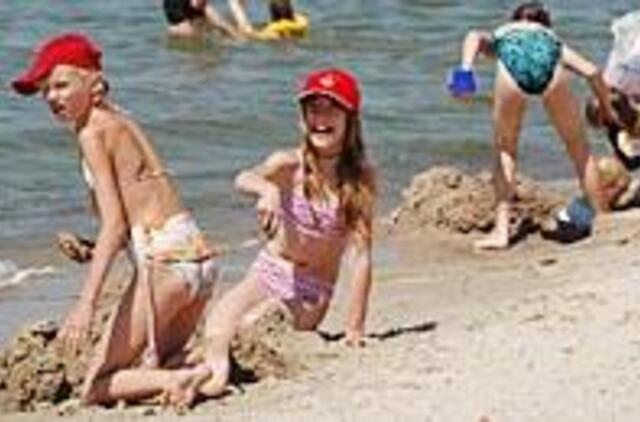 Vaikai ragins uždrausti rūkyti paplūdimiuose 